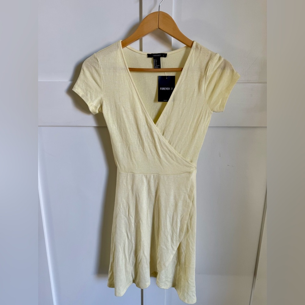 NEW With Tags Womens Forever 21 Yellow Short Sleeve Wrap Dress Size Small